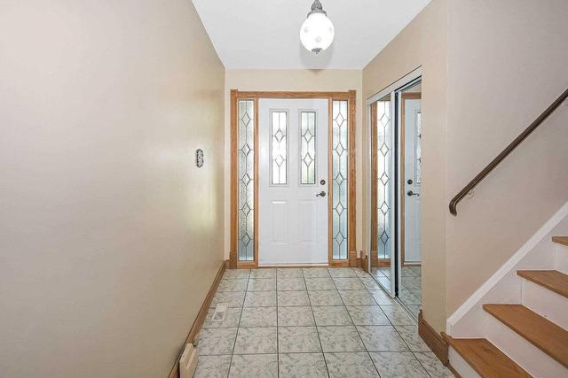 6 Pacer Crt, House detached with 3 bedrooms, 2 bathrooms and 2 parking in Brampton ON | Image 2
