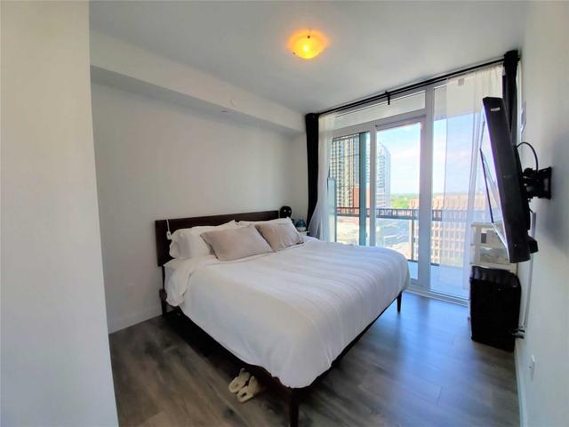 908 - 8 Eglinton Ave E, Condo with 2 bedrooms, 2 bathrooms and 0 parking in Toronto ON | Image 3