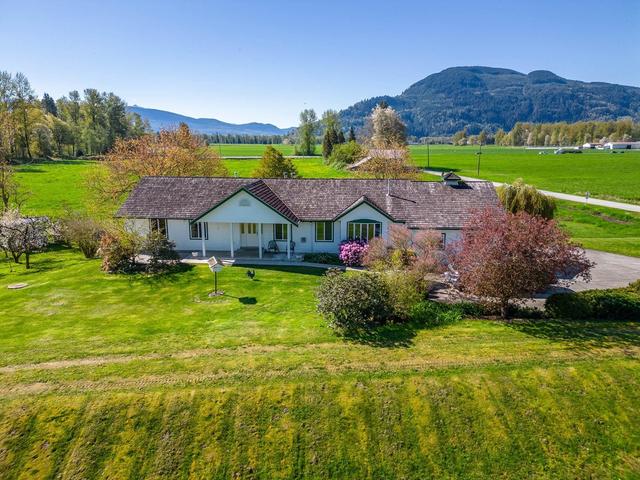 9356 Ross Road, House detached with 3 bedrooms, 3 bathrooms and 10 parking in Fraser Valley G BC | Image 2