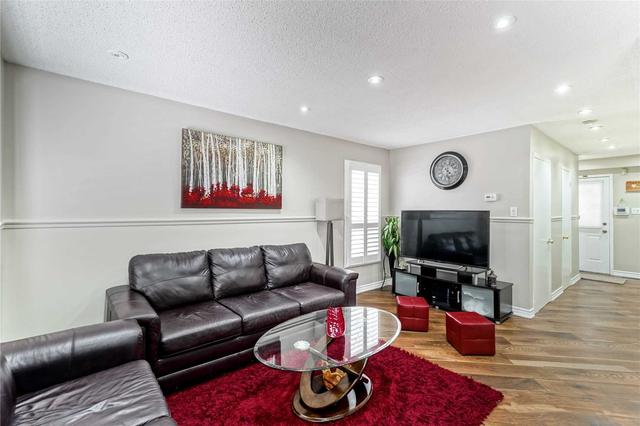 32 Saddlecreek Crt S, House detached with 3 bedrooms, 4 bathrooms and 5 parking in Brampton ON | Image 12