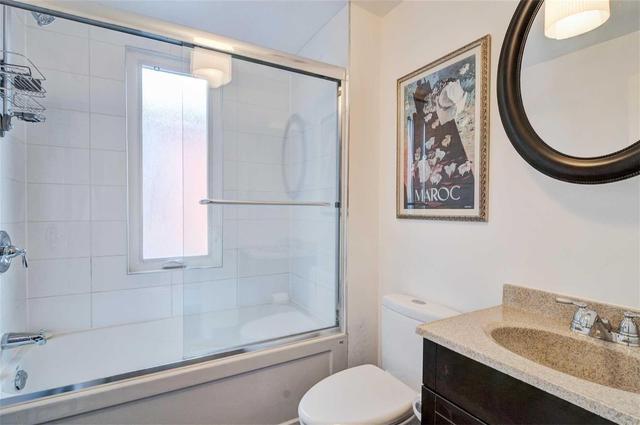 81 Shaw St, House attached with 3 bedrooms, 2 bathrooms and 1 parking in Toronto ON | Image 13