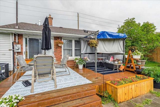 98 Jacobson Ave, House detached with 3 bedrooms, 1 bathrooms and 5 parking in St. Catharines ON | Image 21