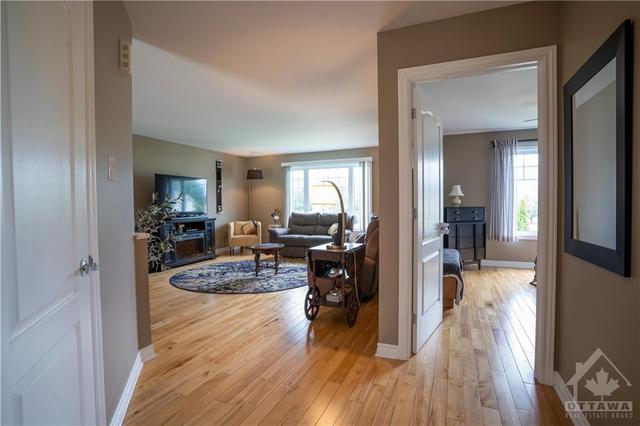 4300 Schell Street, House detached with 3 bedrooms, 2 bathrooms and 5 parking in South Dundas ON | Image 11