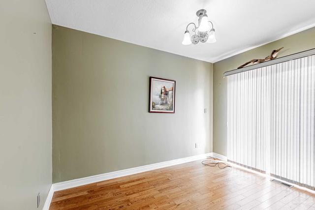 25 Cora Cres, House detached with 3 bedrooms, 2 bathrooms and 5 parking in Toronto ON | Image 5