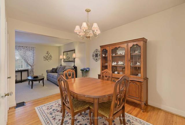552 Ridgemount Cres, House detached with 2 bedrooms, 2 bathrooms and 6 parking in Mississauga ON | Image 3