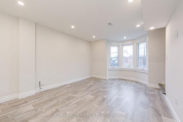 2 - 701 Dupont St, House semidetached with 2 bedrooms, 1 bathrooms and 1 parking in Toronto ON | Image 5