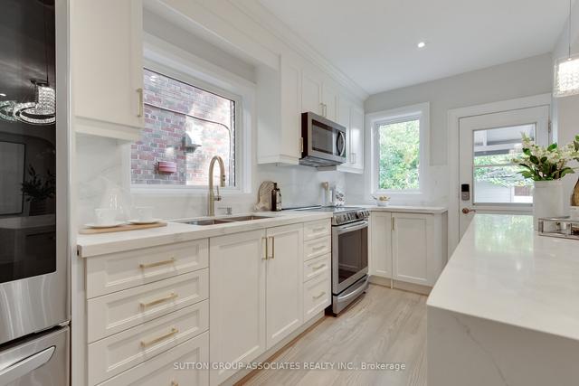35 Cranbrooke Ave, House detached with 3 bedrooms, 3 bathrooms and 3 parking in Toronto ON | Image 7