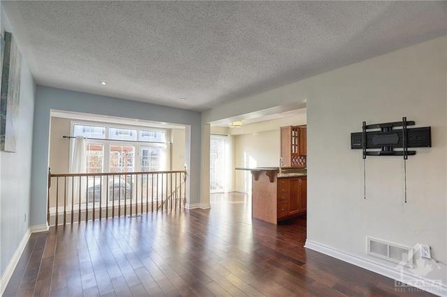 424 Evenwood Private, Townhouse with 3 bedrooms, 3 bathrooms and 2 parking in Ottawa ON | Image 7