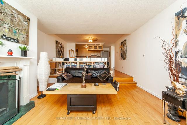 901 - 20 Speers Rd, Condo with 3 bedrooms, 2 bathrooms and 1 parking in Oakville ON | Image 5