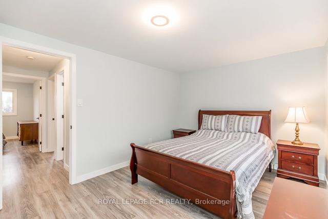 76 Burns Circ, House attached with 3 bedrooms, 2 bathrooms and 3 parking in Barrie ON | Image 8