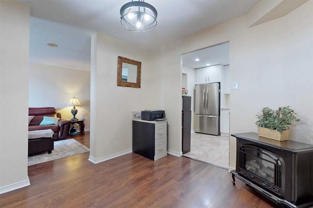 1101 - 115 Hillcrest Ave, Condo with 2 bedrooms, 1 bathrooms and 1 parking in Mississauga ON | Image 5
