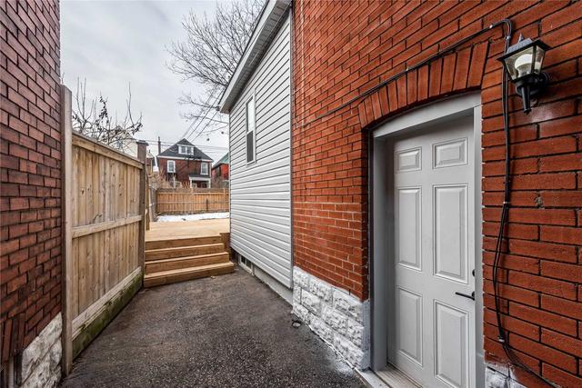 82 Rosemont Ave, House detached with 3 bedrooms, 3 bathrooms and 1 parking in Hamilton ON | Image 32