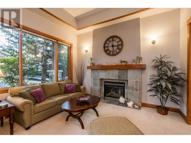 22820 Docksteader Circle, House detached with 5 bedrooms, 4 bathrooms and 5 parking in Maple Ridge BC | Image 3