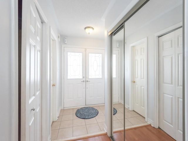 32 Poplar Plains Rd, House detached with 3 bedrooms, 3 bathrooms and 4 parking in Brampton ON | Image 3