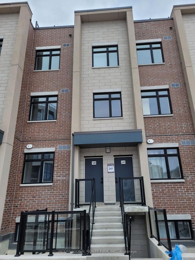 141 - 1060 Douglas Mccurdy Comm Rd, Townhouse with 2 bedrooms, 2 bathrooms and 1 parking in Mississauga ON | Image 1
