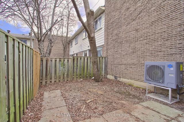 32 Rock Fern Way, Townhouse with 2 bedrooms, 3 bathrooms and 1 parking in Toronto ON | Image 20