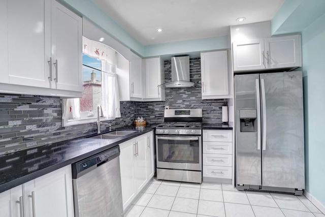 128 Atkins Circ, House detached with 3 bedrooms, 4 bathrooms and 3 parking in Brampton ON | Image 6