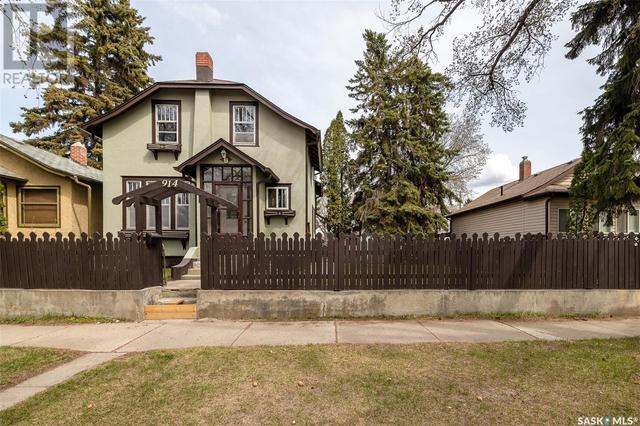 914 J Ave S, House detached with 4 bedrooms, 2 bathrooms and null parking in Saskatoon SK | Card Image