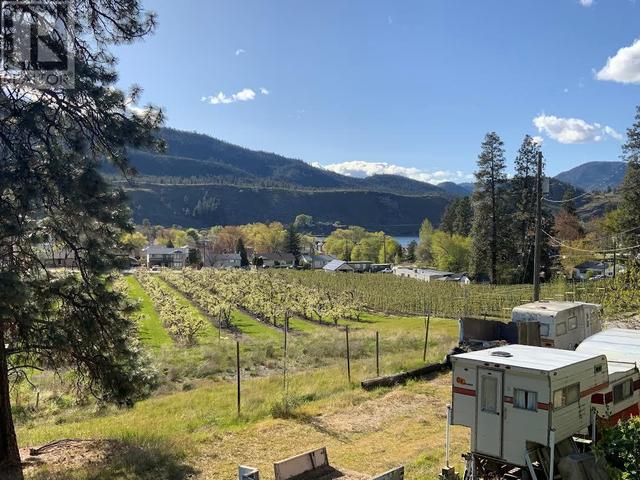 746 Mosley Place, House detached with 3 bedrooms, 1 bathrooms and null parking in Okanagan Similkameen D BC | Image 3