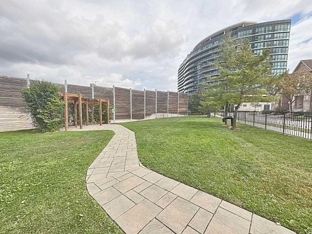301 - 52 Aerodrome Cres, Townhouse with 2 bedrooms, 2 bathrooms and 1 parking in Toronto ON | Image 8