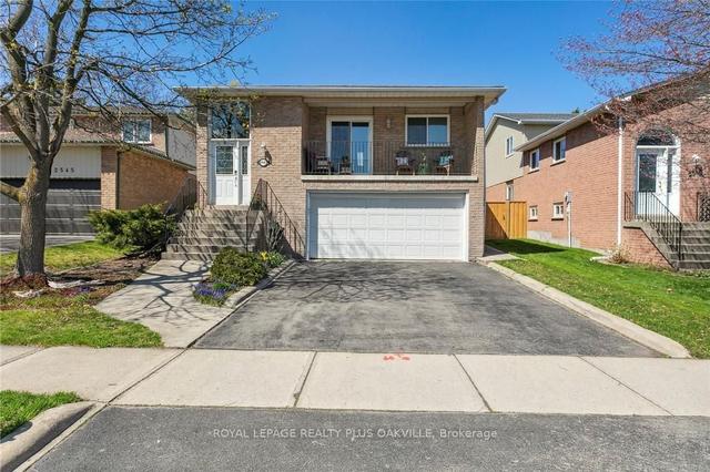 2543 Cavendish Dr, House detached with 3 bedrooms, 3 bathrooms and 4 parking in Burlington ON | Image 1