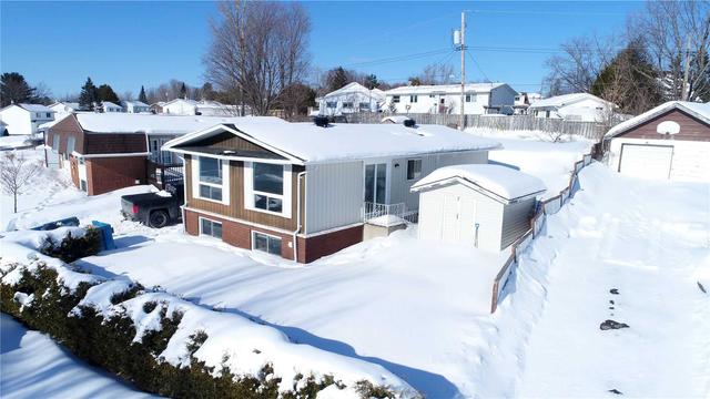 95 Hirshhorn Ave, House detached with 3 bedrooms, 3 bathrooms and 4 parking in Elliot Lake ON | Card Image