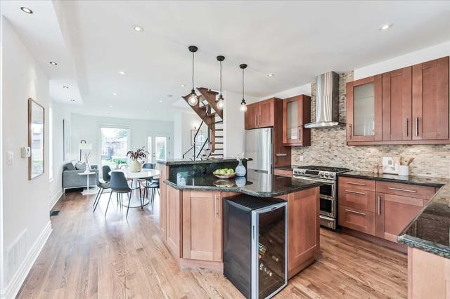 91 Simpson Ave, House detached with 2 bedrooms, 3 bathrooms and 3 parking in Toronto ON | Image 2