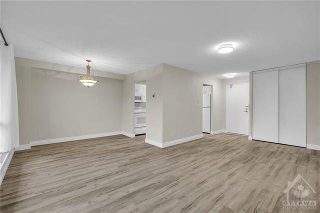 205 - 665 Bathgate Drive, Condo with 3 bedrooms, 2 bathrooms and 1 parking in Ottawa ON | Image 5
