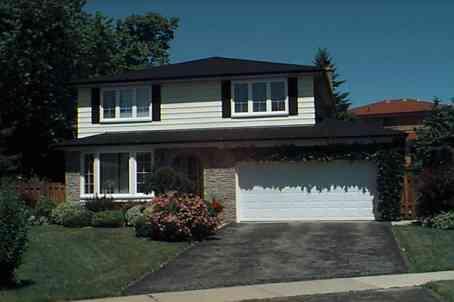 80 Broomfield Dr, House detached with 3 bedrooms, 1 bathrooms and 1 parking in Toronto ON | Image 1