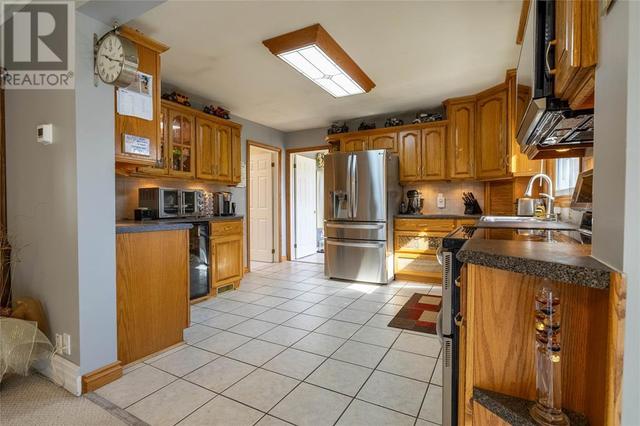 5848 Douglas Line, House detached with 4 bedrooms, 2 bathrooms and null parking in Lambton Shores ON | Image 11