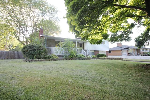 12 Queens Crt, House detached with 4 bedrooms, 2 bathrooms and 3 parking in St. Catharines ON | Image 10