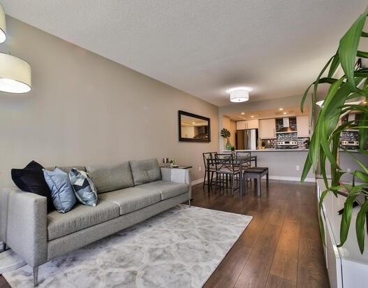 311 - 550 Webb Dr, Condo with 2 bedrooms, 2 bathrooms and 2 parking in Mississauga ON | Image 4