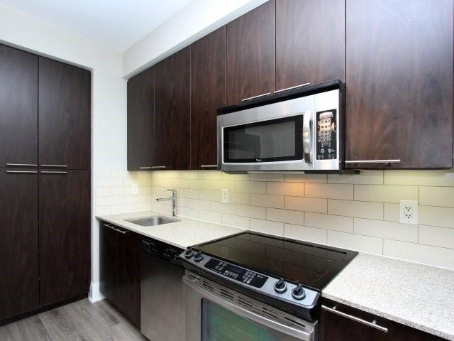 1013 - 70 Roehampton Ave, Condo with 2 bedrooms, 2 bathrooms and 1 parking in Toronto ON | Image 6