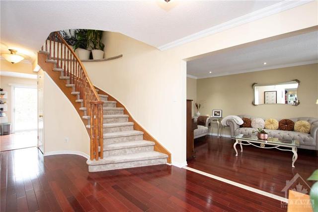 25 Claudet Crescent, House detached with 4 bedrooms, 4 bathrooms and 6 parking in Ottawa ON | Image 2
