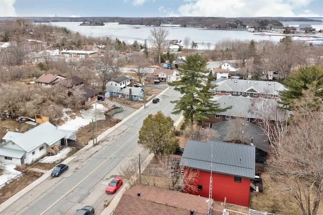 18 Parry Sound Rd, House detached with 3 bedrooms, 2 bathrooms and 5 parking in Parry Sound ON | Image 4