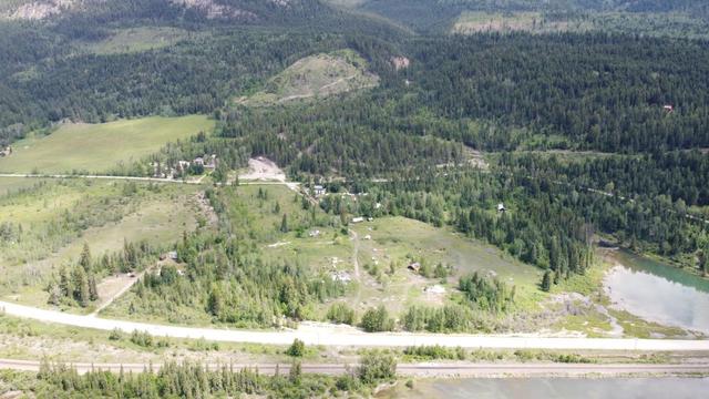 5313 Highway 95, House detached with 2 bedrooms, 2 bathrooms and null parking in Columbia Shuswap A BC | Image 5
