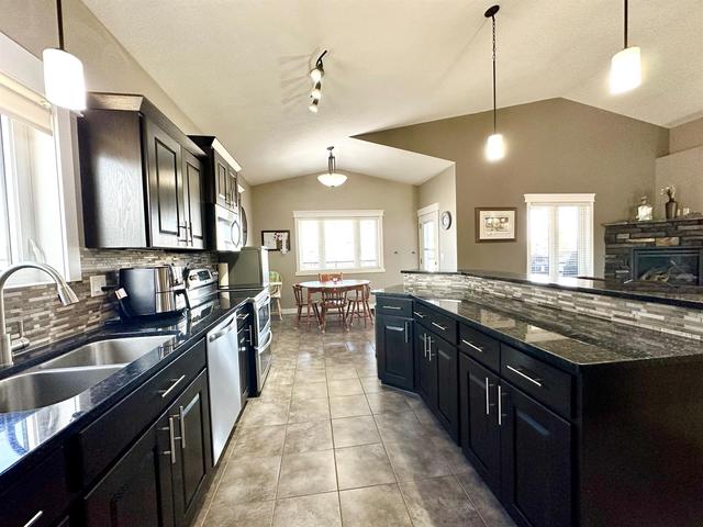 7726 - covington Way, House detached with 5 bedrooms, 3 bathrooms and 8 parking in Grande Prairie County No. 1 AB | Image 14