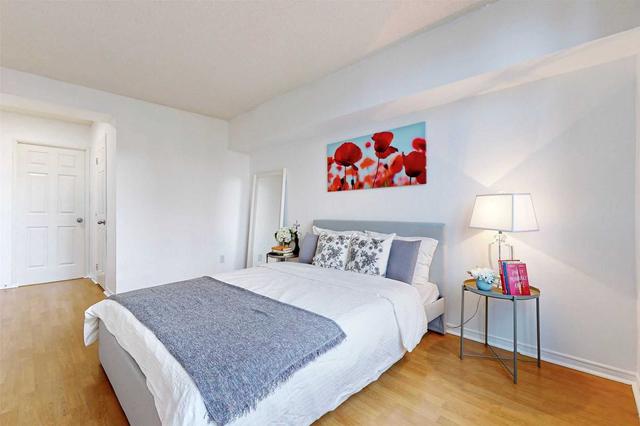 2016 - 7 Bishop Ave, Condo with 2 bedrooms, 2 bathrooms and 1 parking in Toronto ON | Image 4