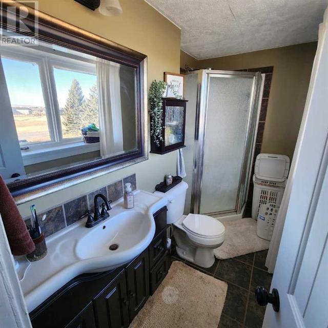 501 Highway, House detached with 4 bedrooms, 2 bathrooms and null parking in Cardston County AB | Image 26