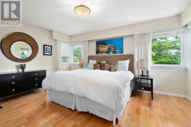 1875 Grandview Dr, House detached with 4 bedrooms, 3 bathrooms and 4 parking in Saanich BC | Image 14