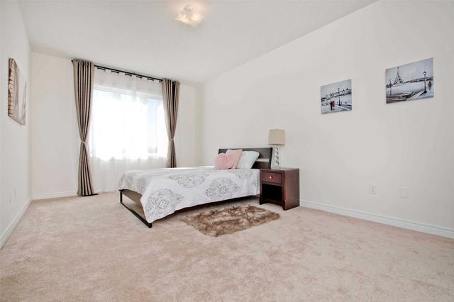 25 Titan Tr, House attached with 3 bedrooms, 3 bathrooms and 2 parking in Markham ON | Image 3