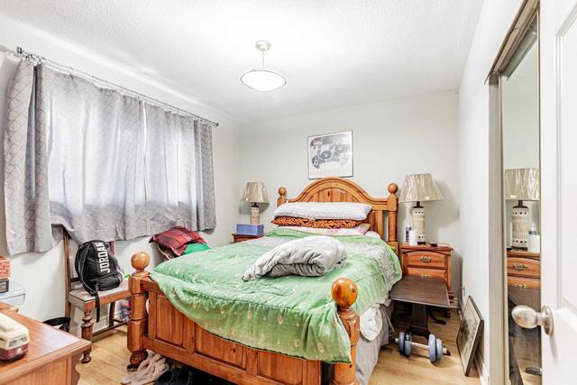 25 Cora Cres, House detached with 3 bedrooms, 2 bathrooms and 5 parking in Toronto ON | Image 7