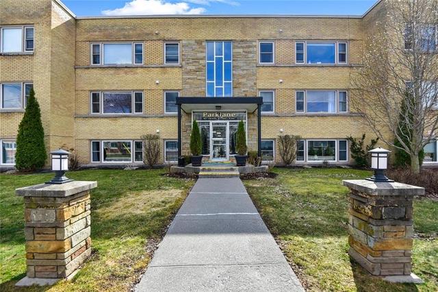 6 - 167 Pearl Street E, Condo with 2 bedrooms, 1 bathrooms and 1 parking in Brockville ON | Image 2