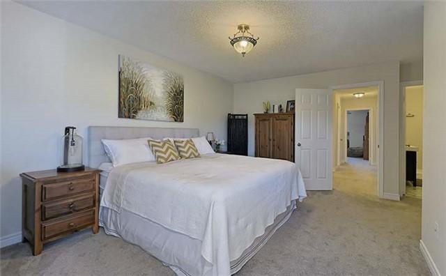 197 Downey Circ, House attached with 3 bedrooms, 3 bathrooms and 2 parking in Aurora ON | Image 10