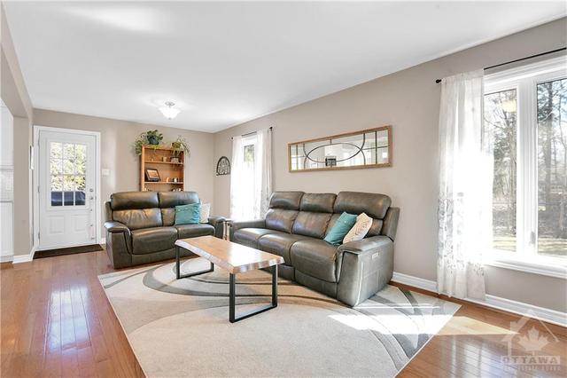 5452 Woodeden Drive, House detached with 3 bedrooms, 3 bathrooms and 4 parking in Ottawa ON | Image 11