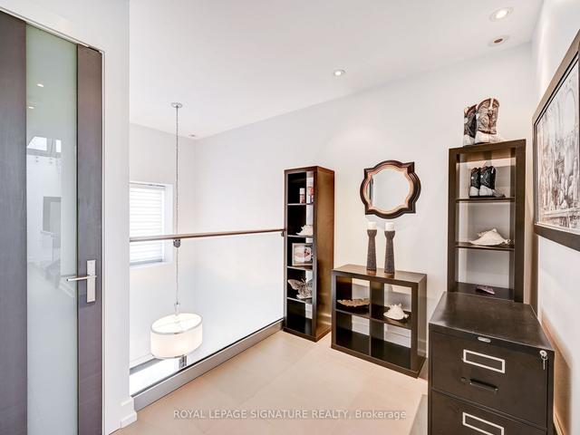 662 Willard Ave, House detached with 3 bedrooms, 4 bathrooms and 3 parking in Toronto ON | Image 6