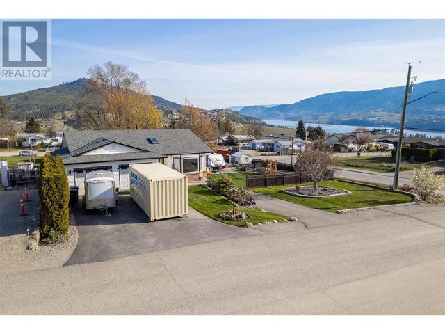 2186 Finlay Court, House detached with 5 bedrooms, 3 bathrooms and 8 parking in Lake Country BC | Image 1