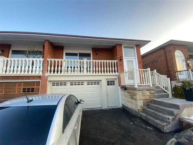 33 Albany Dr, House semidetached with 4 bedrooms, 3 bathrooms and 5 parking in Vaughan ON | Image 1