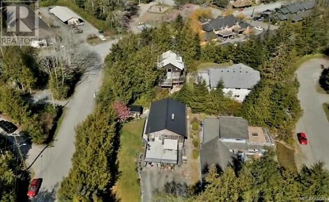 320 Leighton Way, House detached with 4 bedrooms, 3 bathrooms and 4 parking in Tofino BC | Image 2