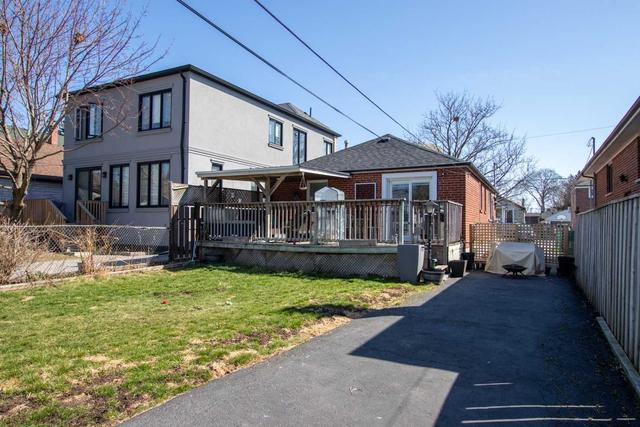 32 Phillip Ave, House detached with 3 bedrooms, 2 bathrooms and 4 parking in Toronto ON | Image 13